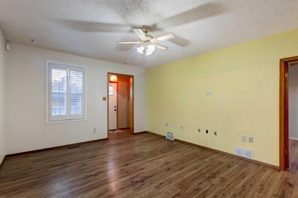 7412 22 Street SE photo 4
