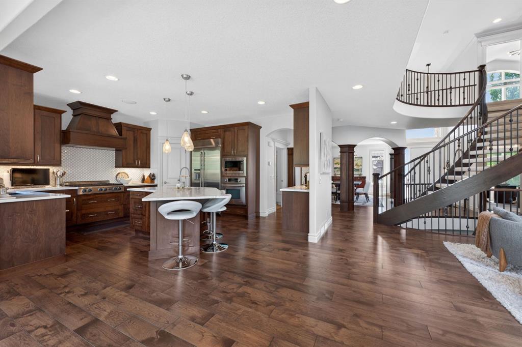 32 Aspen Meadows Manor SW photo 2