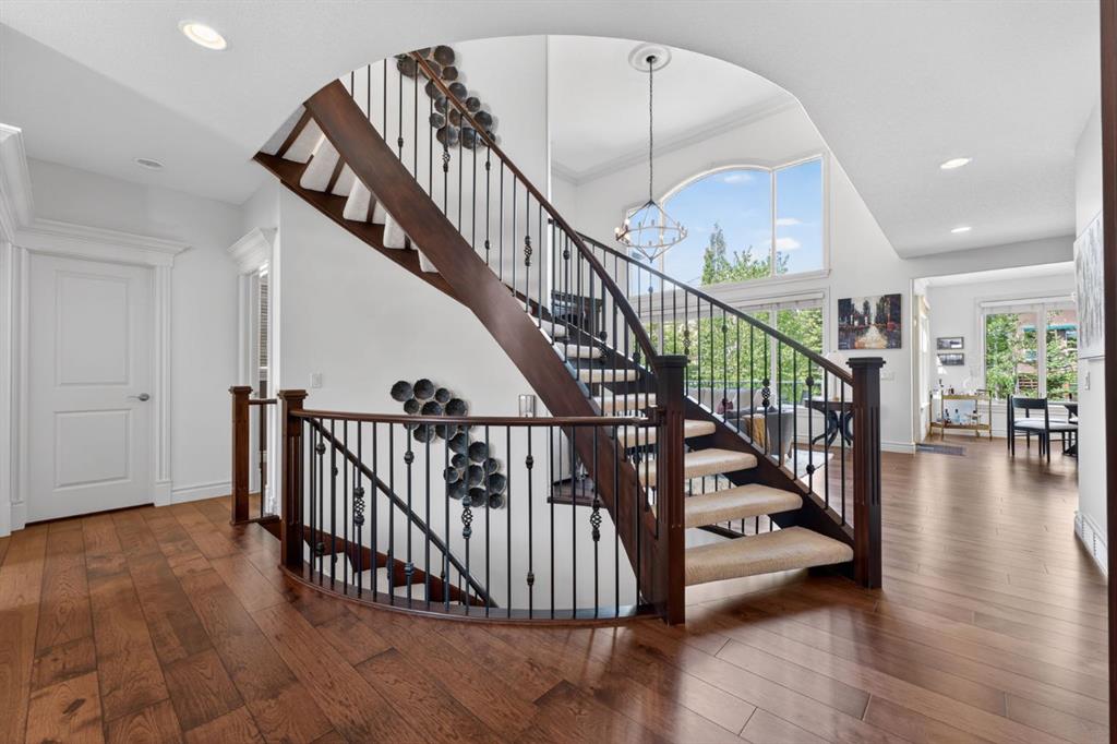 32 Aspen Meadows Manor SW photo 4