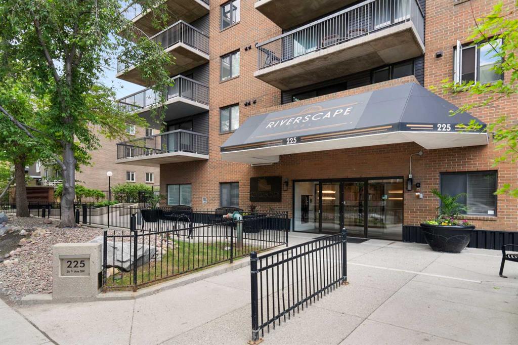 225 25 Avenue SW #902 photo 2