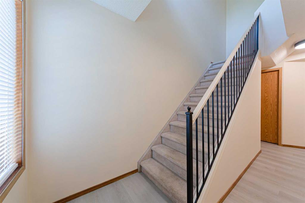 88 Country Hills Villas NW photo 2