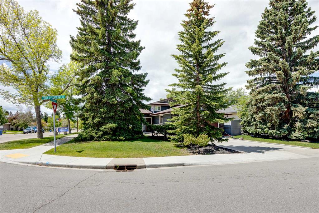 364 Silvergrove Place NW photo 2