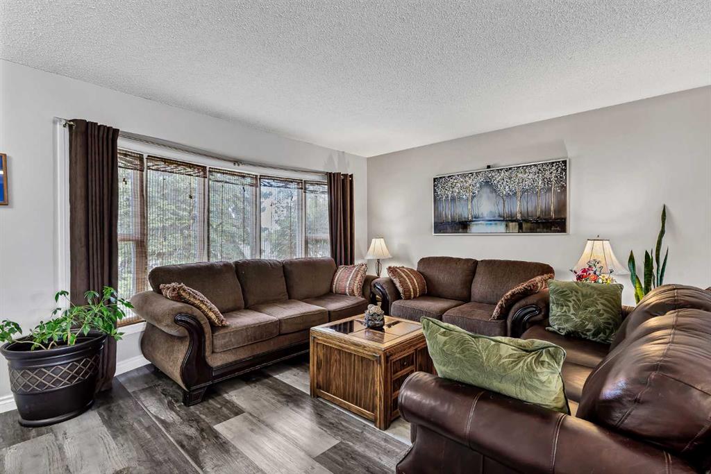 364 Silvergrove Place NW photo 3