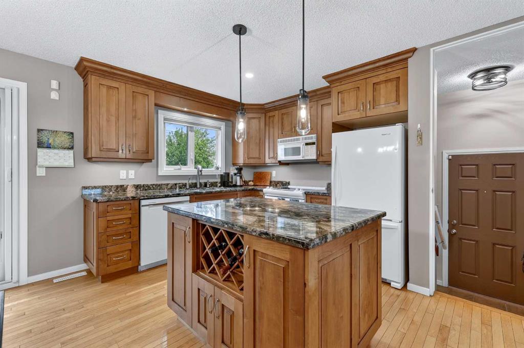 10640 Oakmoor Way SW photo 2