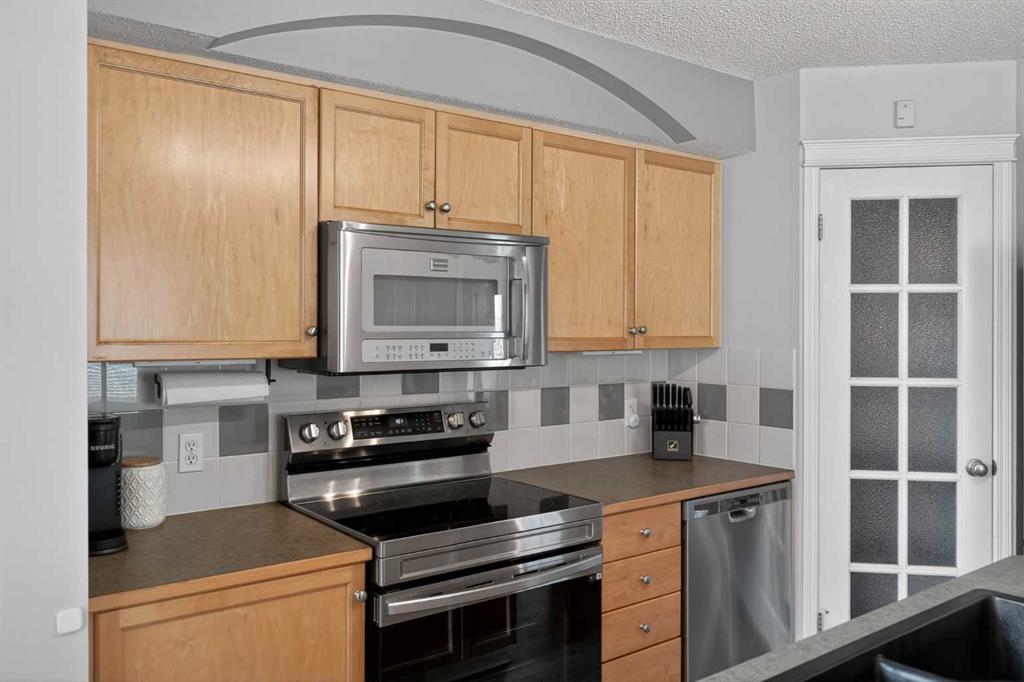 33 Prestwick Rise SE photo 3