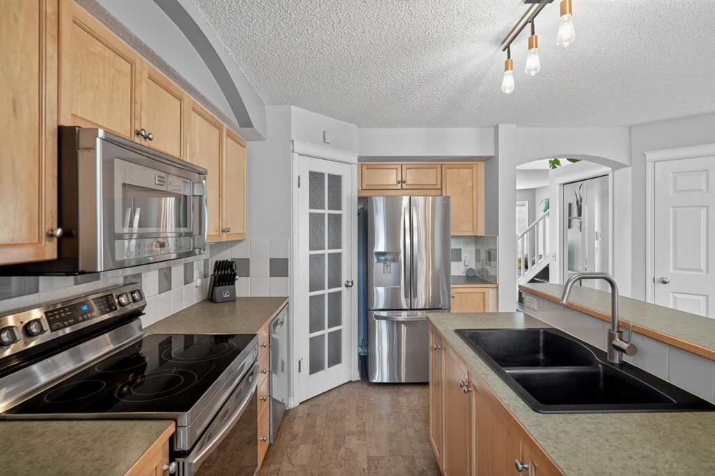 33 Prestwick Rise SE photo 5