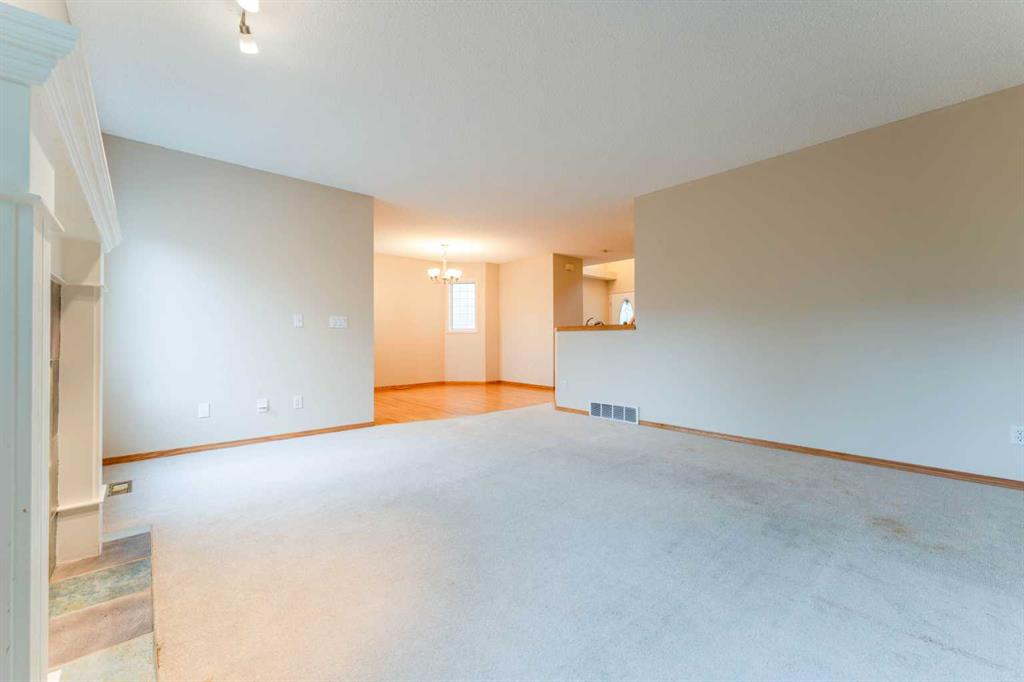 125 Bridlewood Court SW photo 5