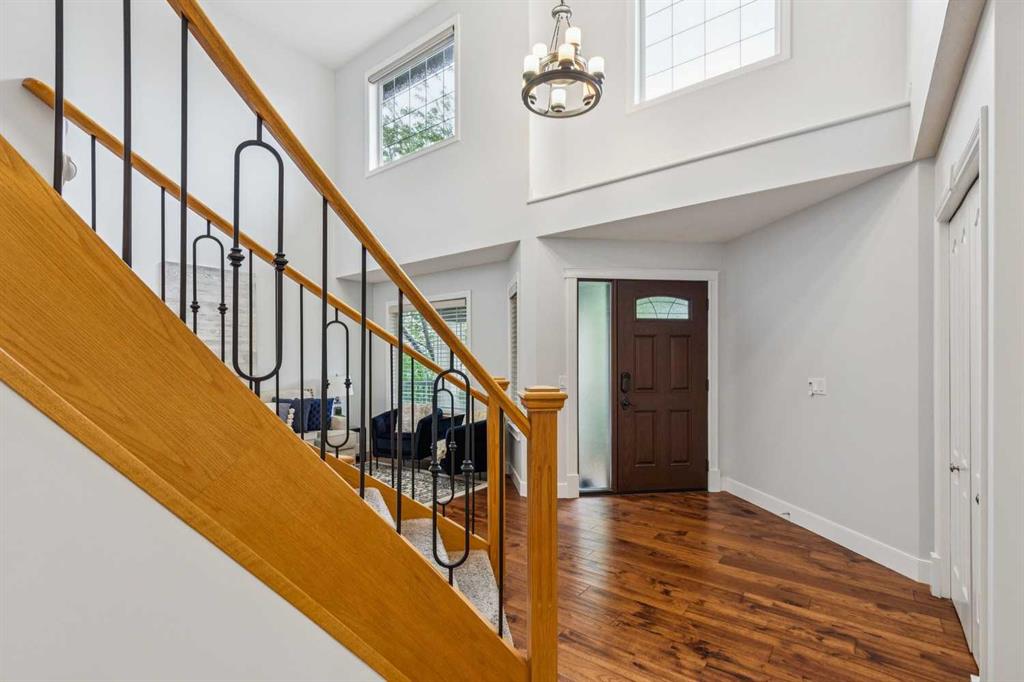 18 Tuscany Hills Crescent NW photo 3