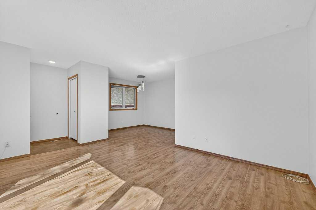 3304 Temple Way NE photo 5