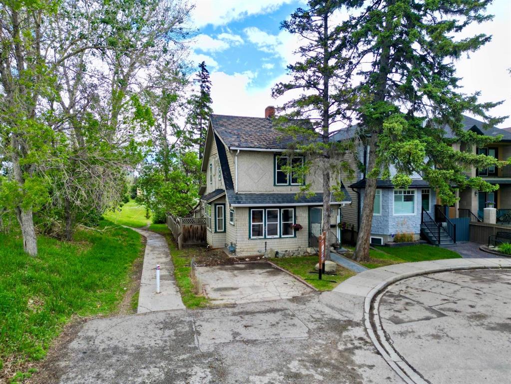 2452 28 Avenue SW photo 2