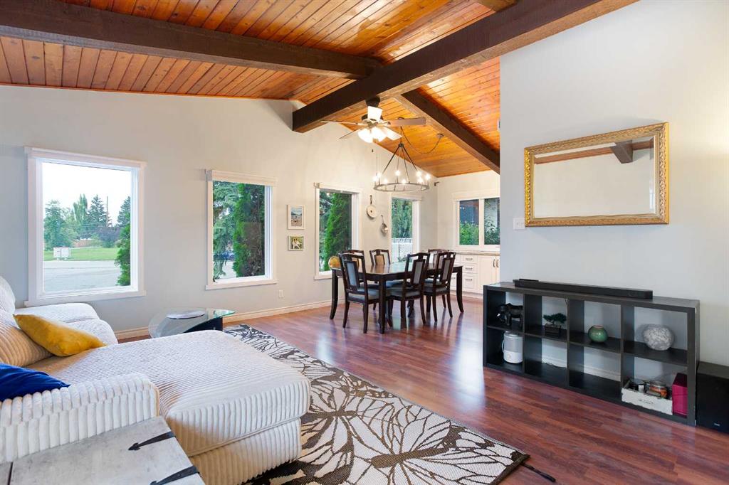 15 Southdale Bay SW photo 4