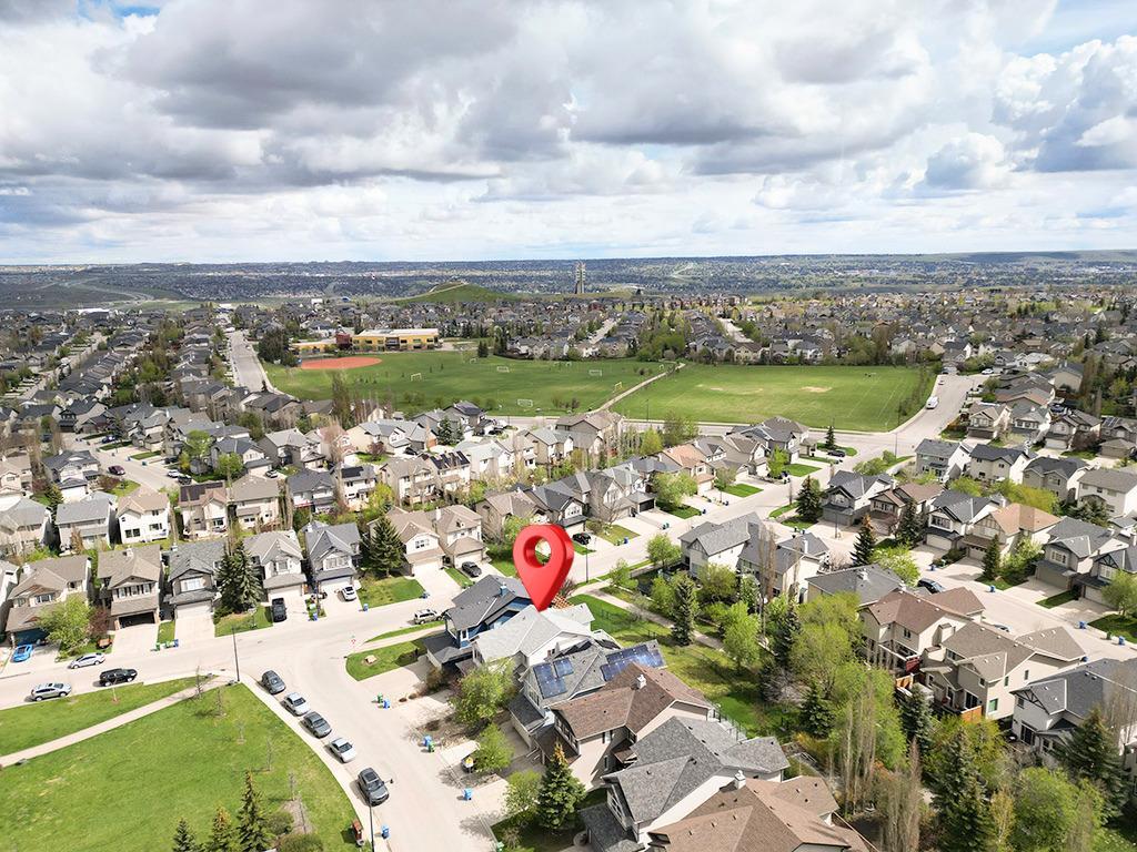 143 Cougarstone Square SW photo 3