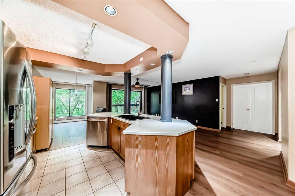659 4 Avenue NE #208 photo 3