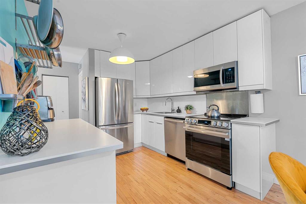 1739 24A Street SW #7 photo 2