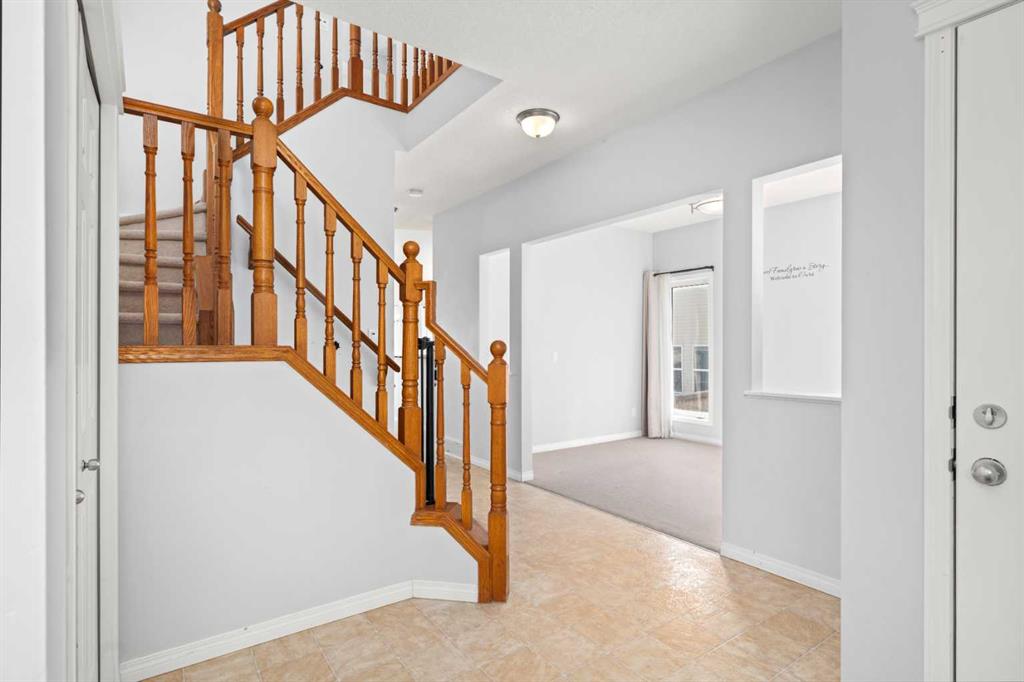 102 Kincora Glen Mews NW photo 4