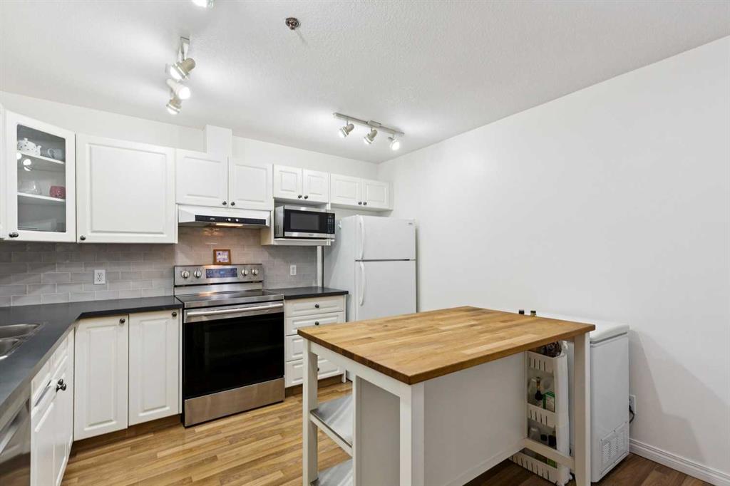 649 Marsh Road NE #101 photo 5