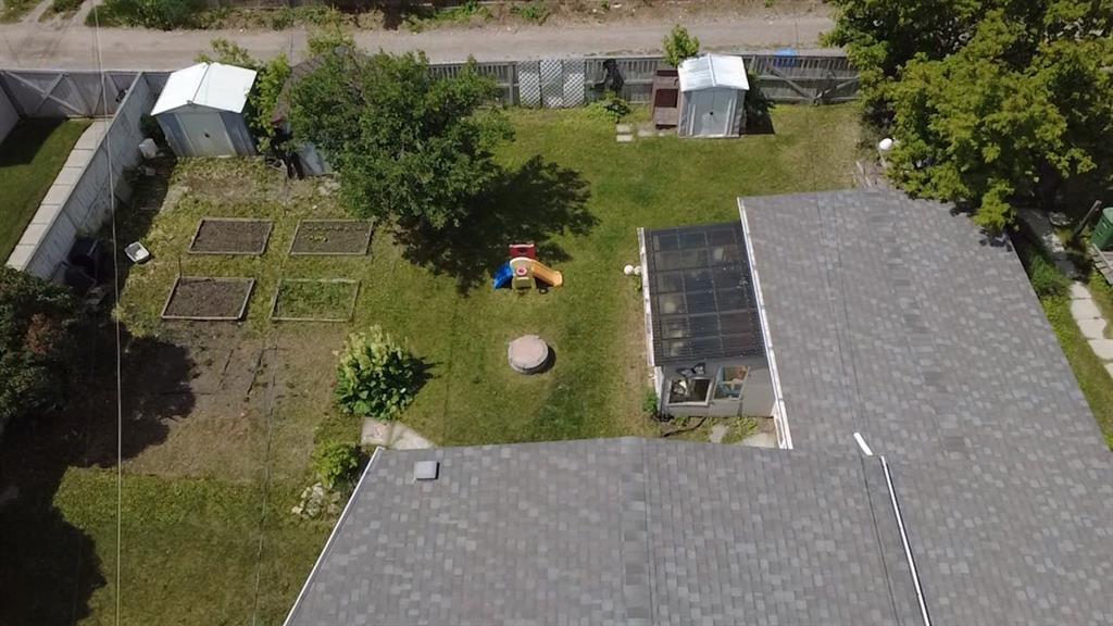 4327 70 Street NW photo 5