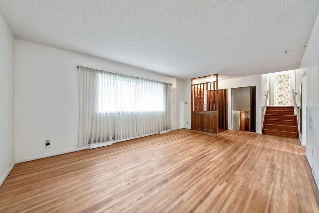 7315 5 Street SW photo 5