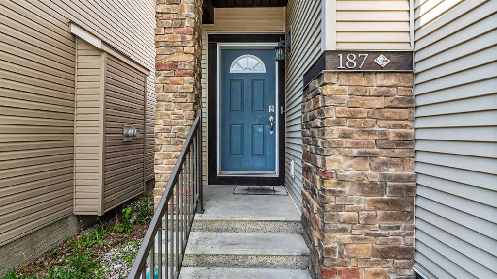 187 Cranford Close SE photo 3