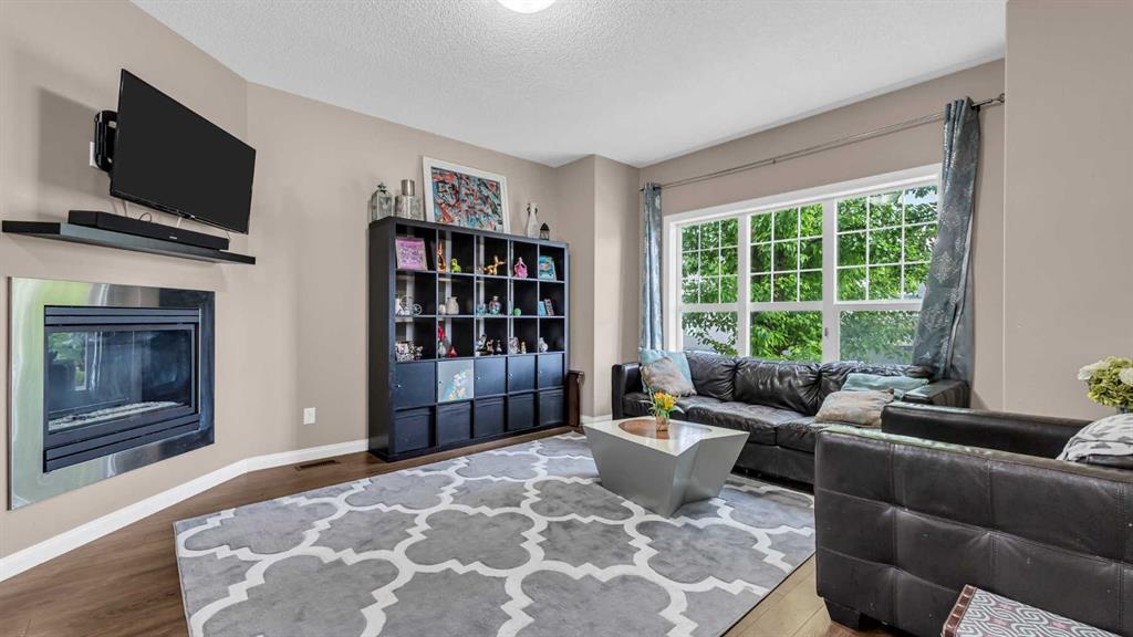 187 Cranford Close SE photo 4