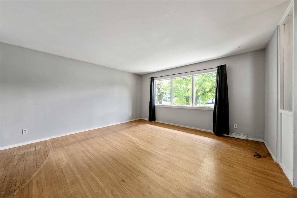 1032 89 Avenue SW photo 3