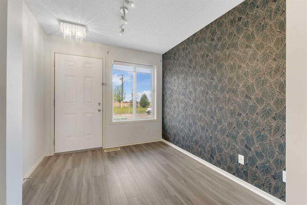 312 Saddlebrook Point NE photo 3