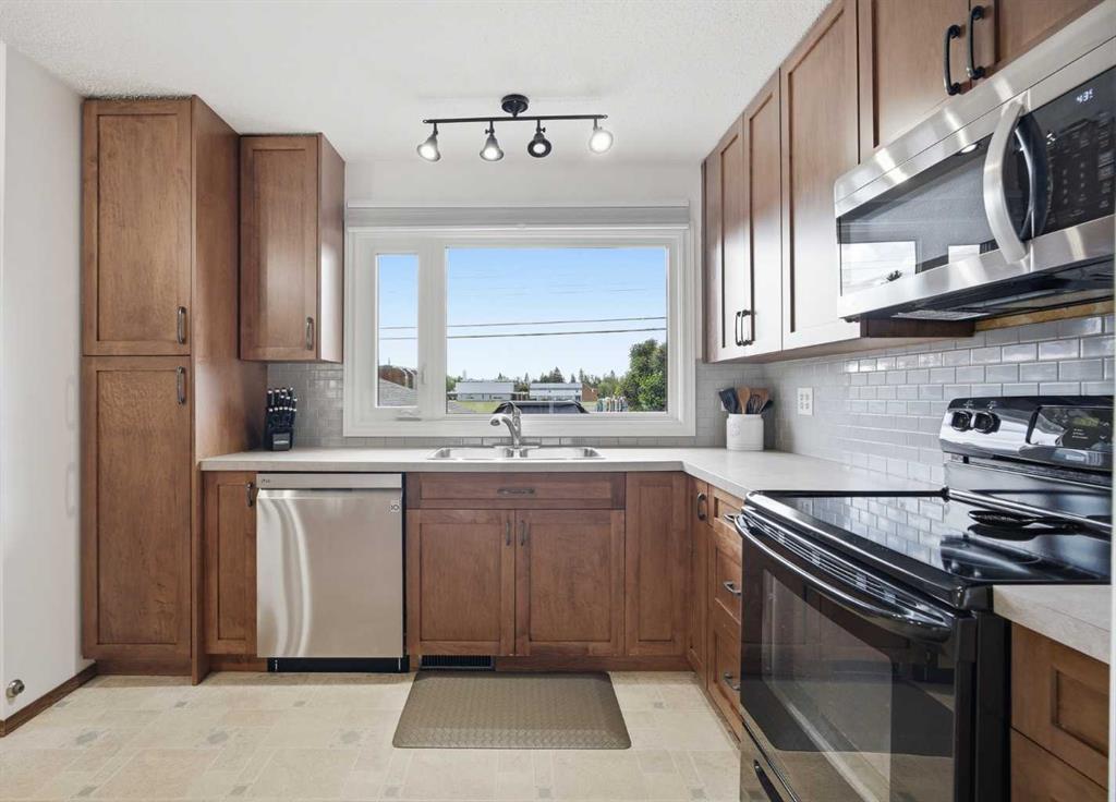 10011 Maplecreek Drive SE photo 4