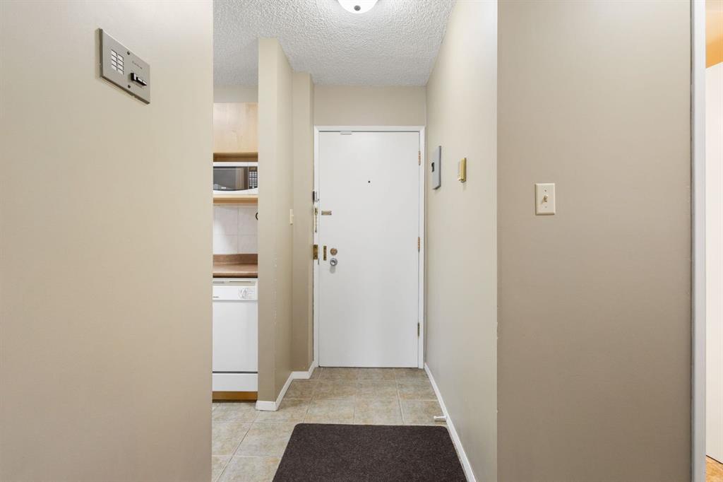 635 56 Avenue SW #307 photo 2