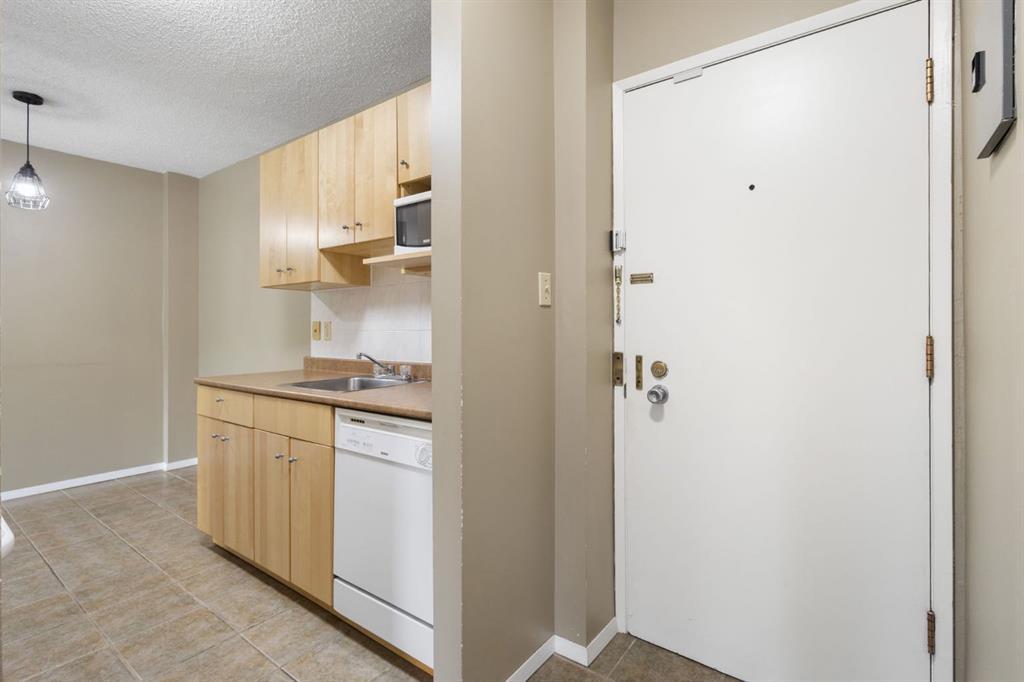 635 56 Avenue SW #307 photo 3