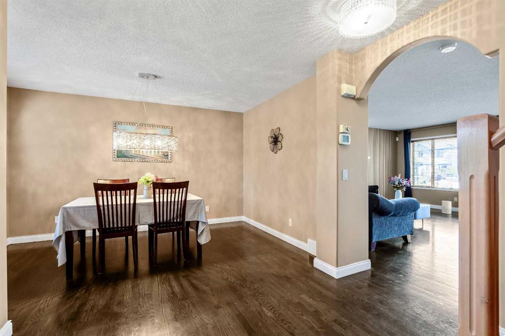 123 Cranwell Close SE photo 4