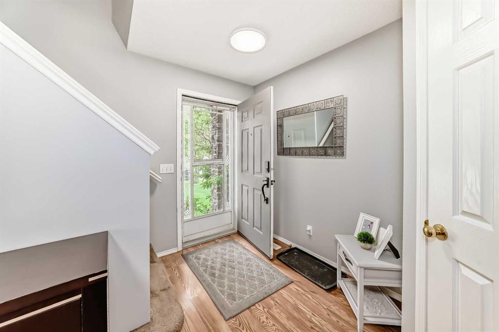 15 Citadel Meadow Crescent NW photo 3
