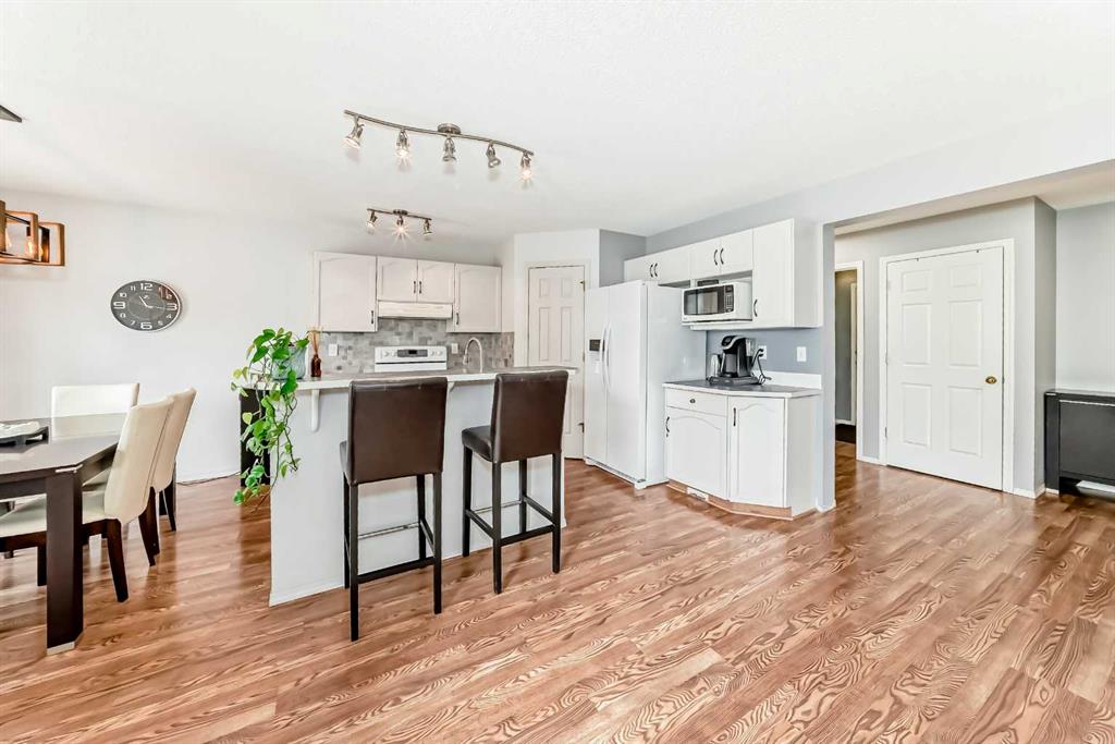 15 Citadel Meadow Crescent NW photo 5