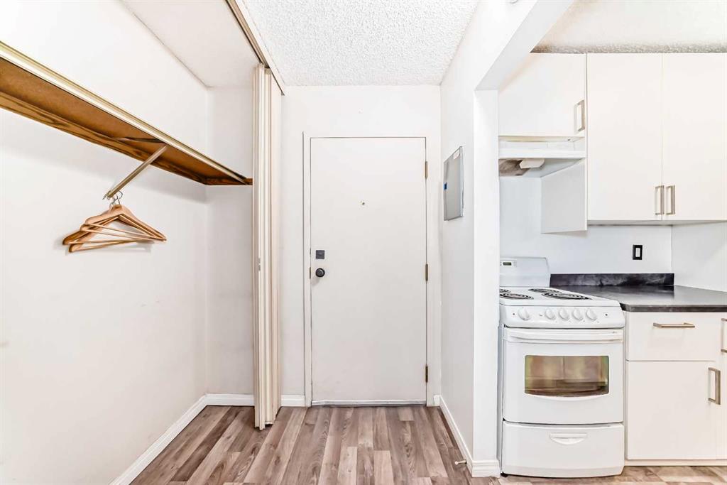 221 6 Avenue SE #1403 photo 4