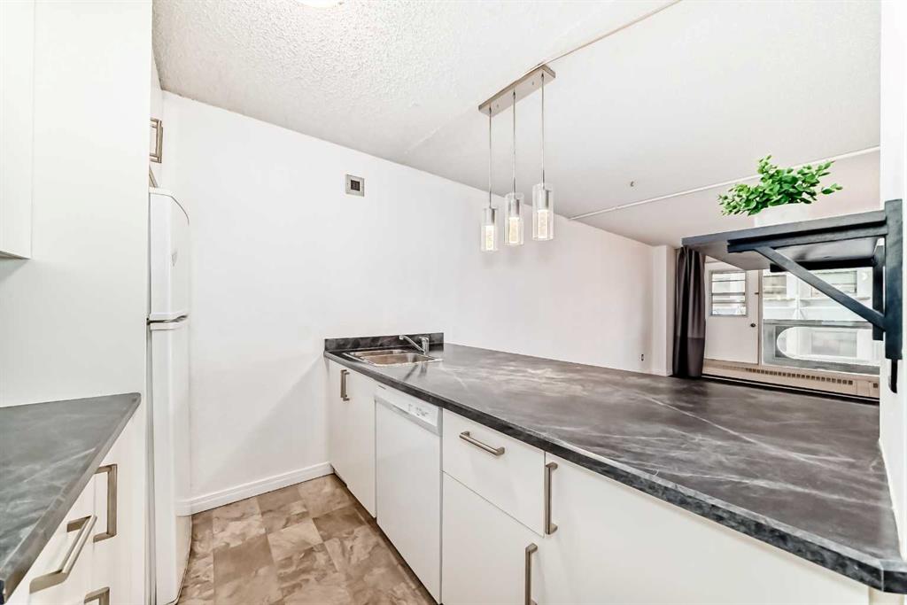 221 6 Avenue SE #1403 photo 5