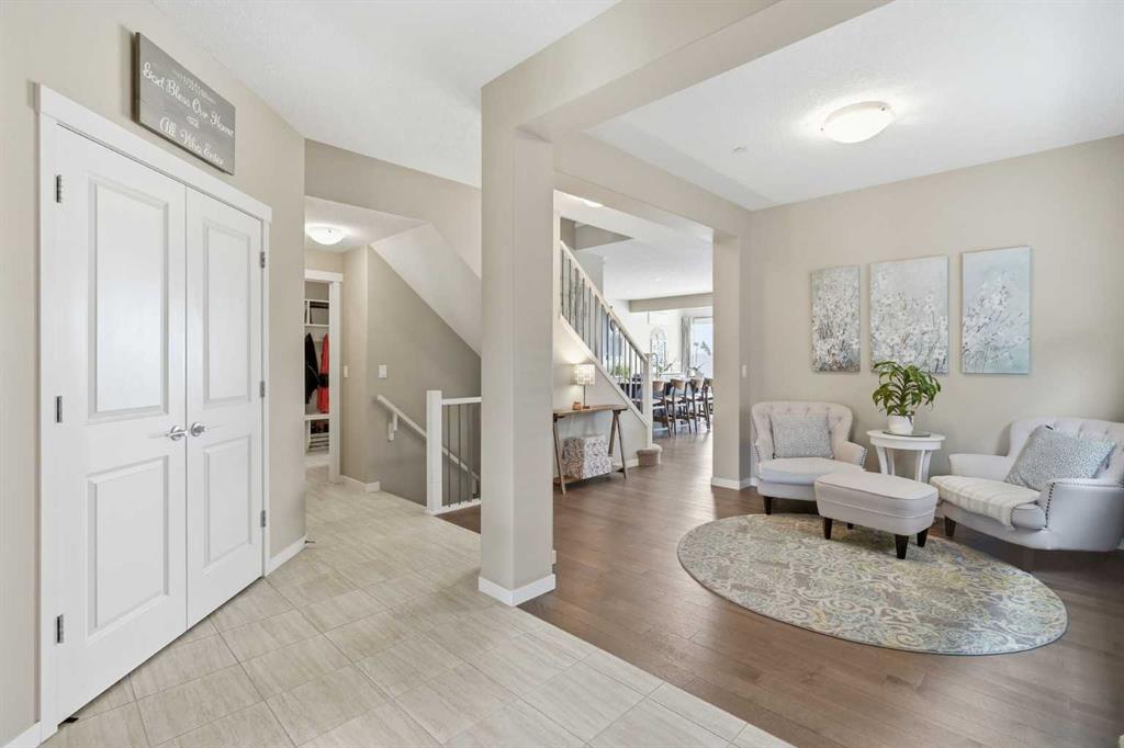 186 Howse Rise NE photo 4