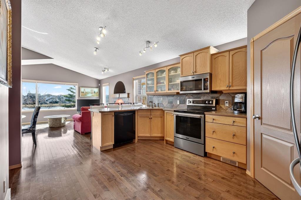 136 West Creek Glen