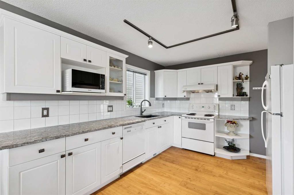 18 Bridlewood Way SW photo 5