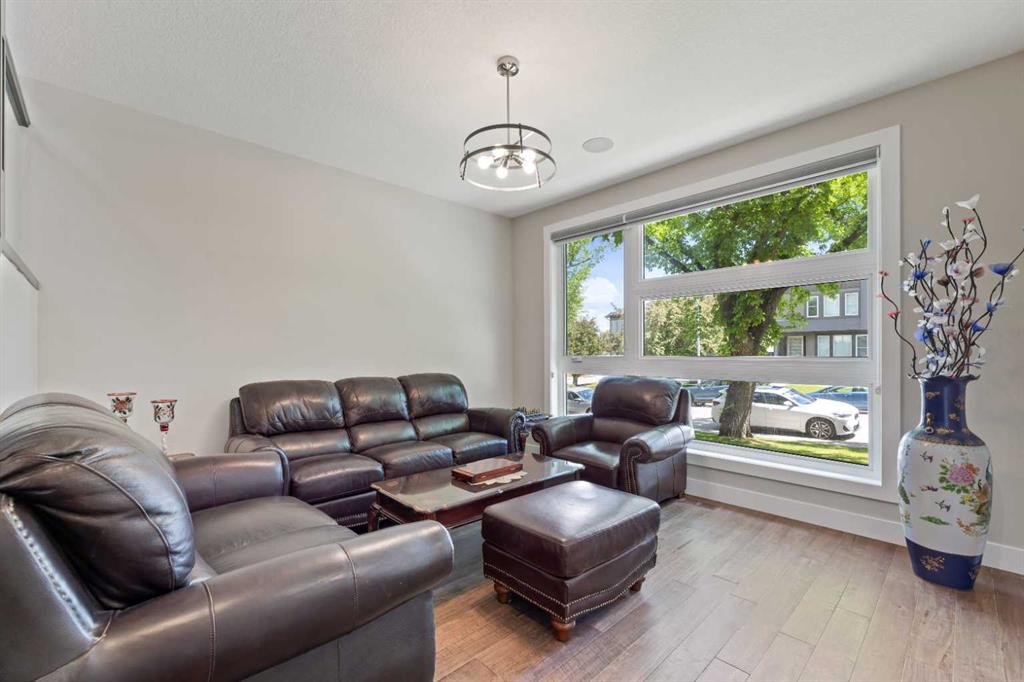 2807 36 Street SW photo 5
