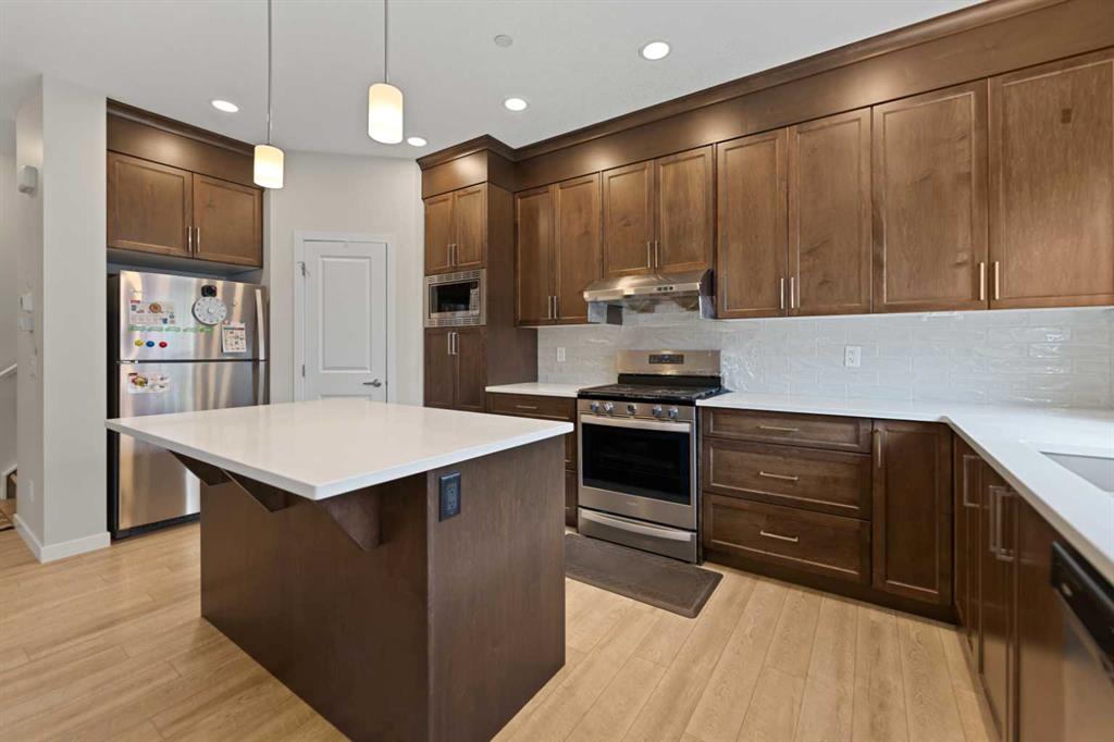 249 Lucas Crescent NW photo 4
