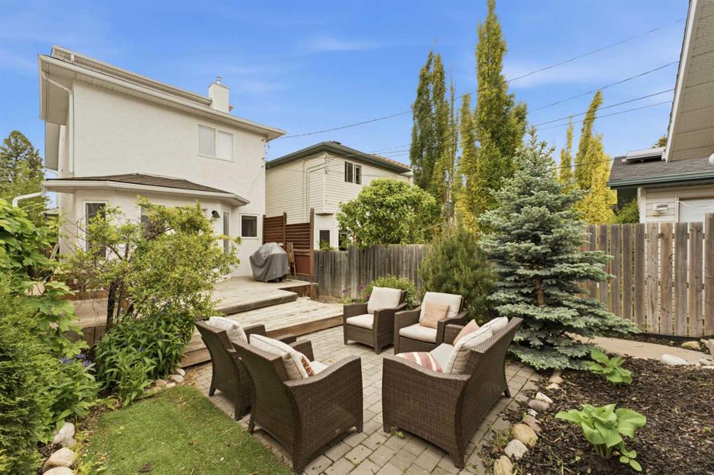 2015 36 Avenue SW photo 2
