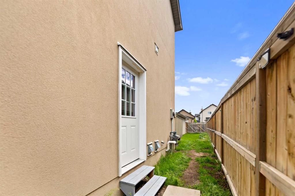 11 Saddlebrook Gardens NE photo 4