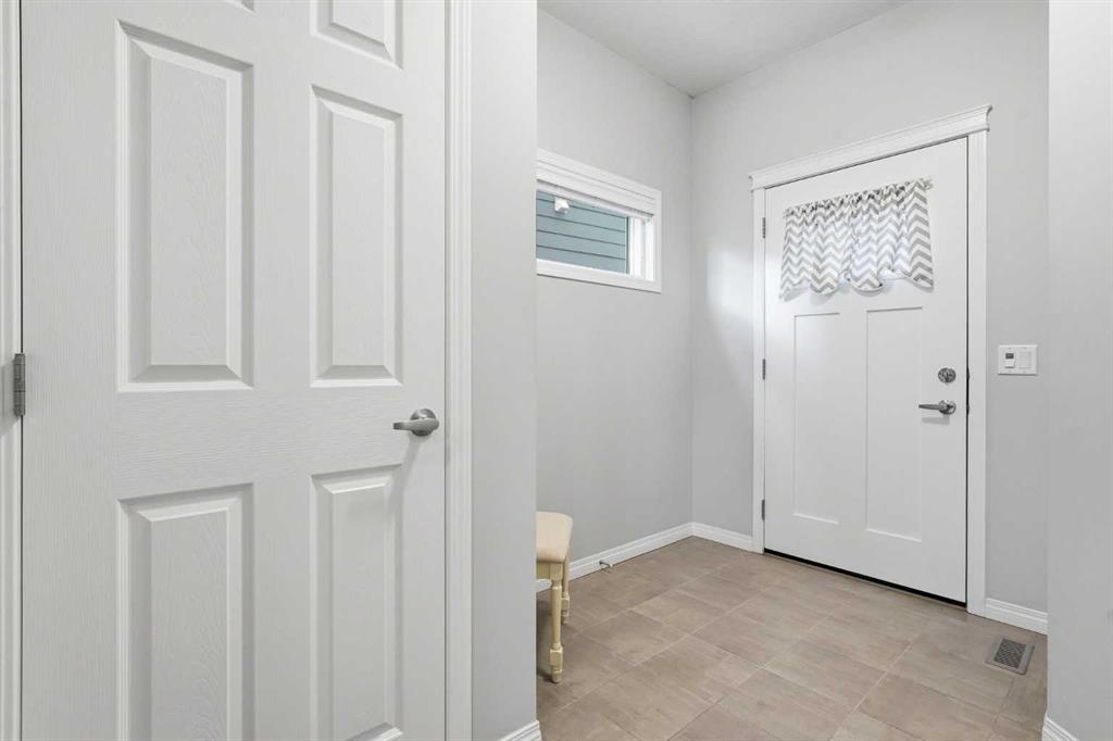 66 Masters Place SE photo 2