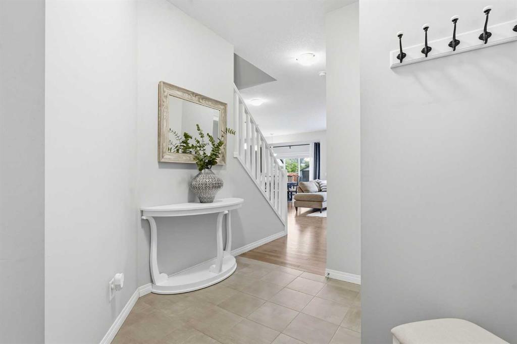 66 Masters Place SE photo 3