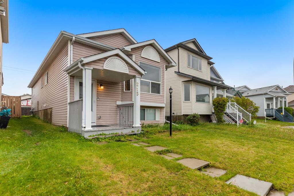 215 Carmel Close NE photo 2