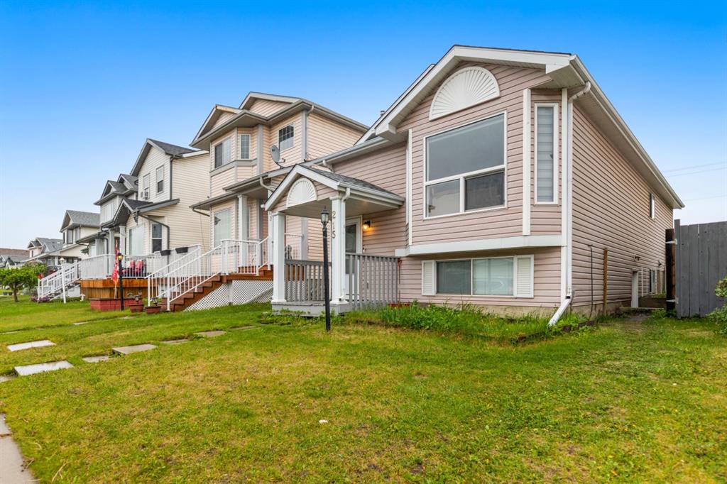 215 Carmel Close NE photo 3