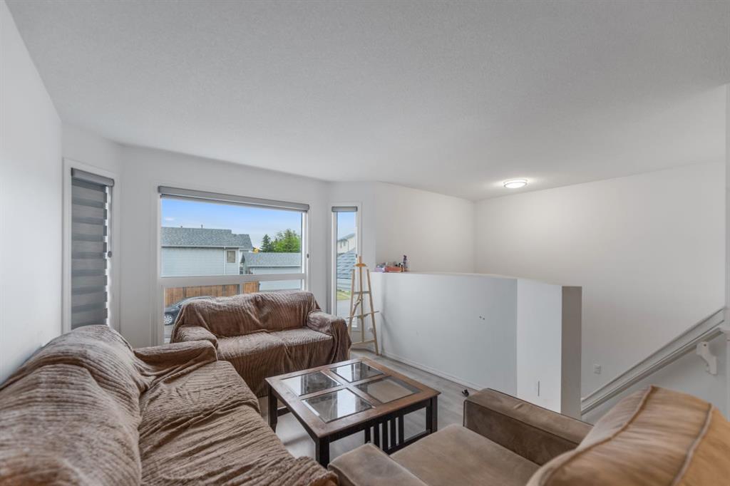 215 Carmel Close NE photo 5