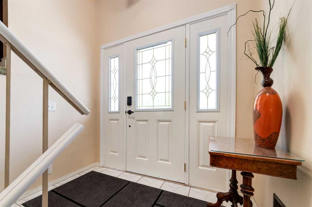 216 Cannington Place SW photo 3