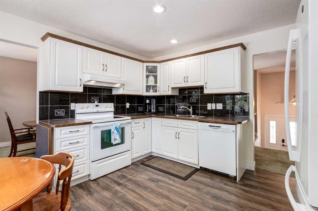 216 Cannington Place SW photo 4