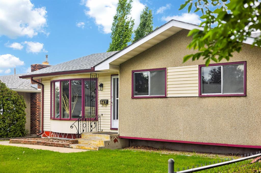 847 Raynard Crescent SE photo 2