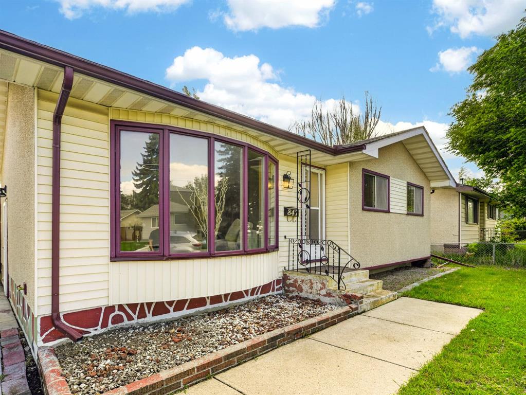 847 Raynard Crescent SE photo 4
